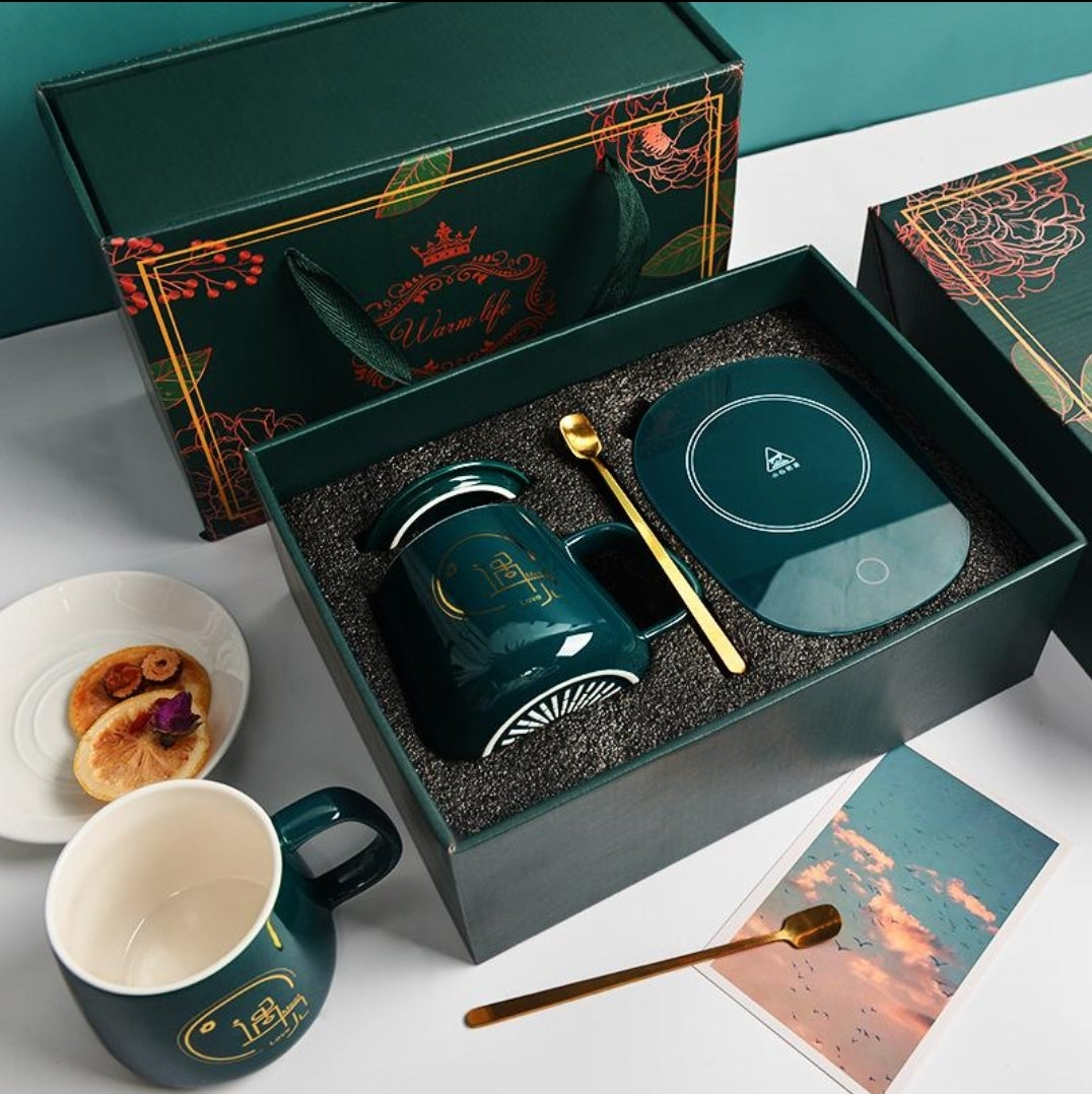 كوب مع قاعدة تدفئة وملعقة